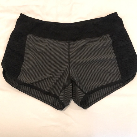 Lululemon Ruched Side Mid Length Shorts - Picture 1 of 2